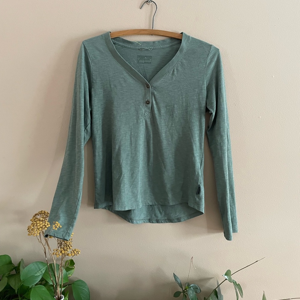 Patagonia Women's Mainstay Henley Long Sleeve Shirt-Hemlock Green - Size S